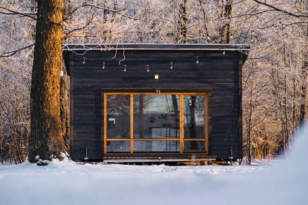 Beautiful Tiny House On The Lake Side. Trakai Bagian luar foto